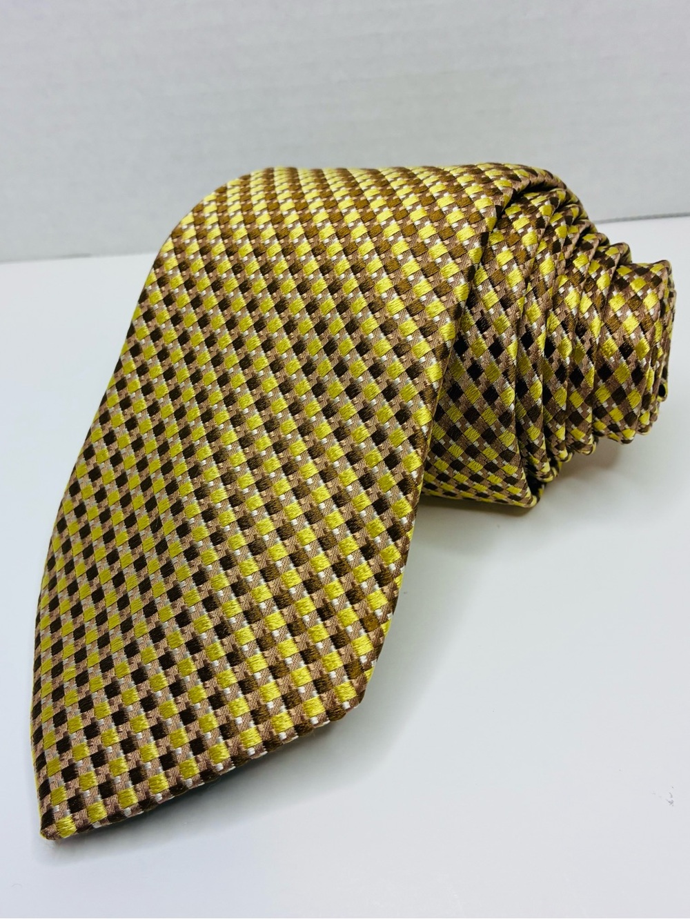Hugo Boss Gold Yellow Brown Micro-Geometric Silk Necktie Excellent 60”